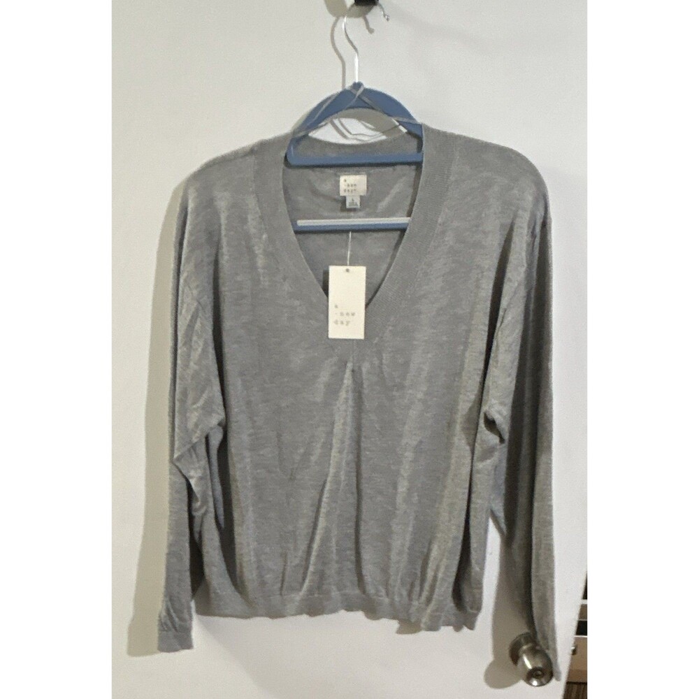 A New Day Gray Knit Pullover Sweater V-Neck Long Sleeve Ribbed Cuffs Hem L